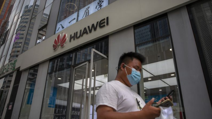 Великобритания исключает Huawei из сети 5G